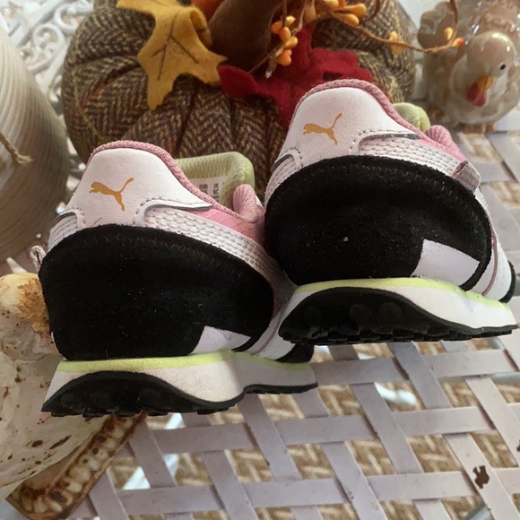 NEW USED PUMA GIRLS SLIP ON ADORABLE SWEET SNEAKERS👟❤️ - Picture 6 of 12